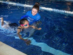 How Long Does It Take to Learn to Swim? A Comprehensive Guide