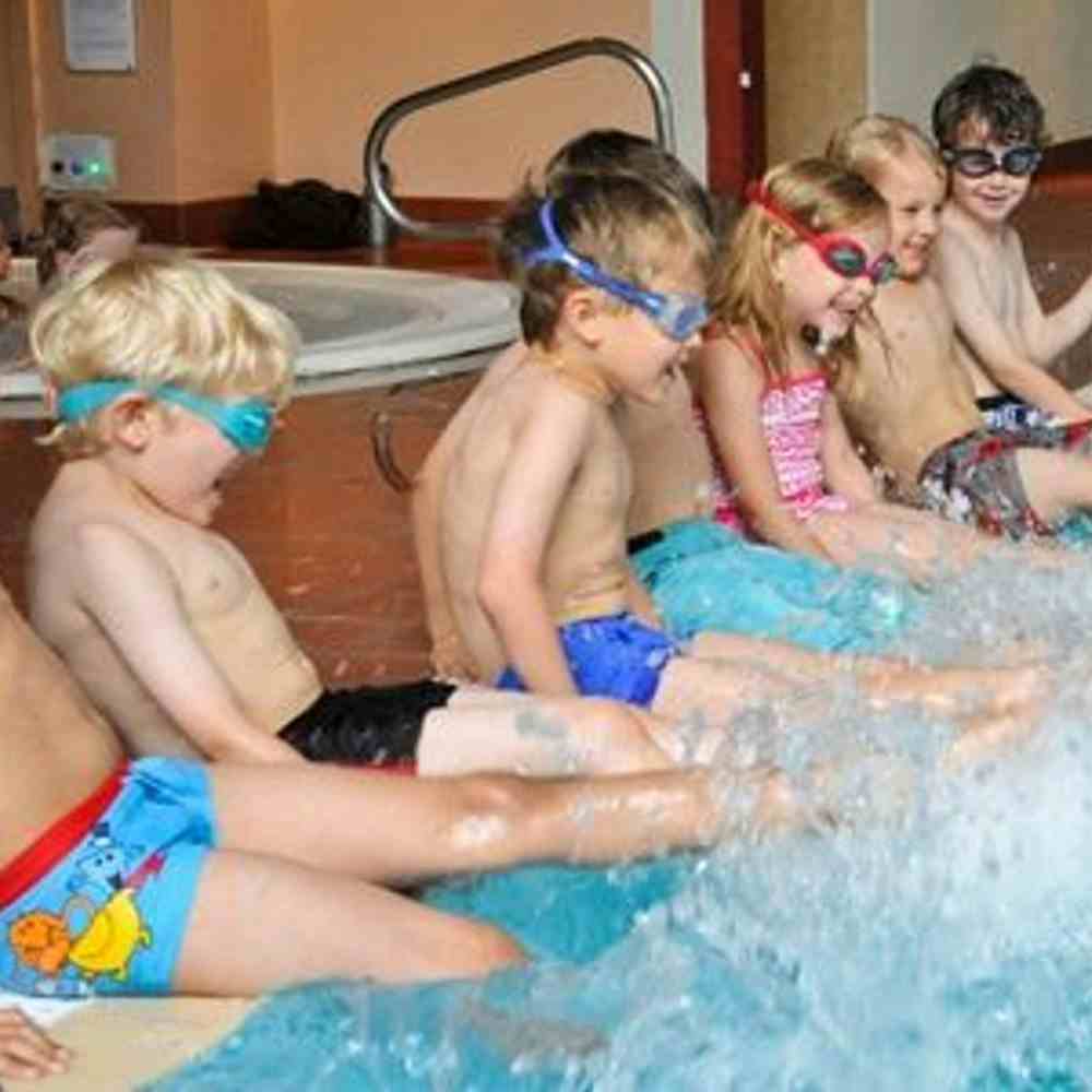 Children splashing on edge of pool 
