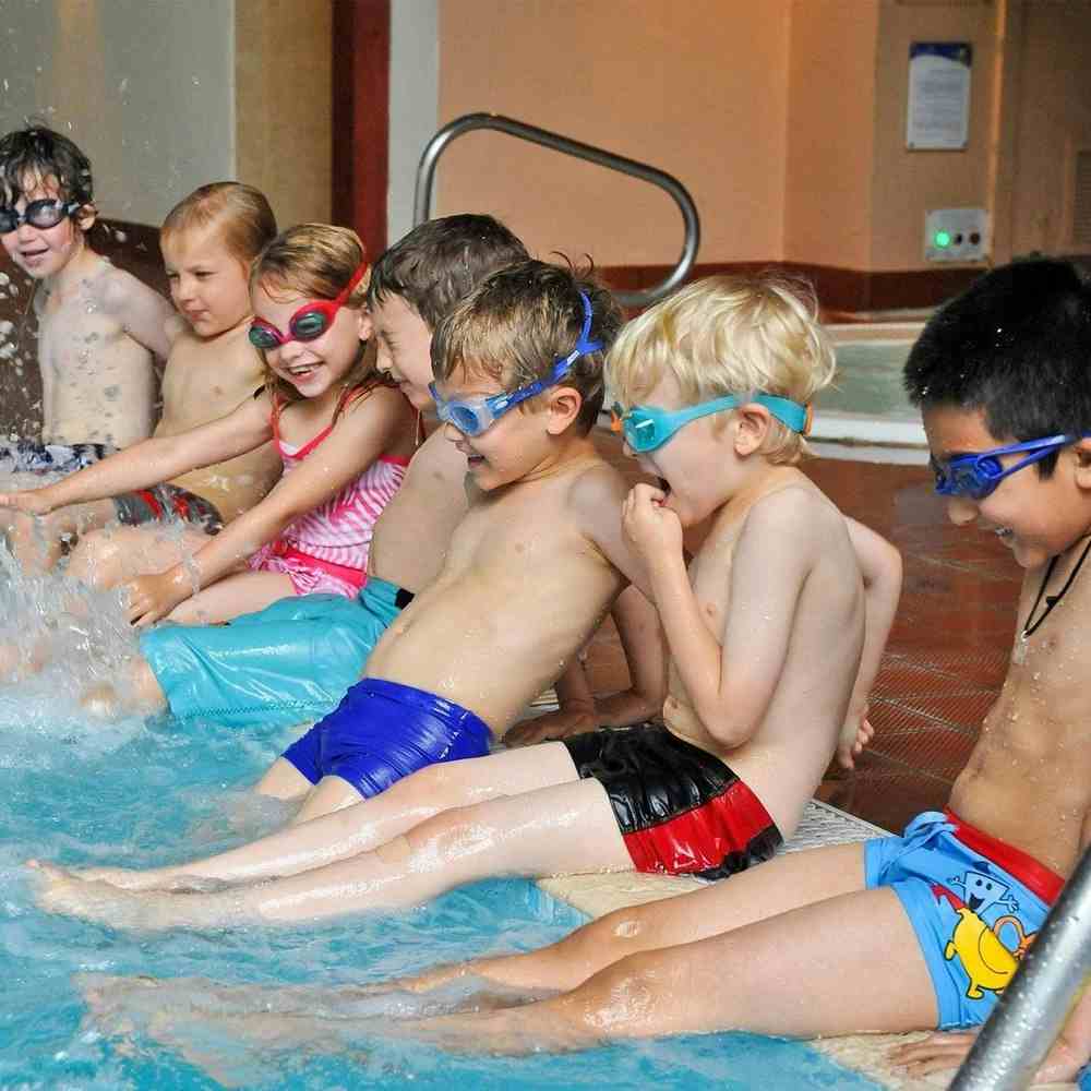 Children splashing on edge of pool 